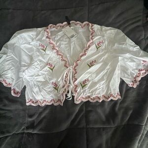 Divided White Floral Embroidered Blouse